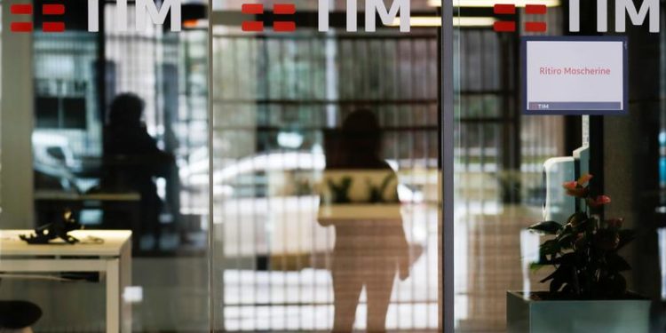 Italy’s Colao welcomes single network deal if competition preserved