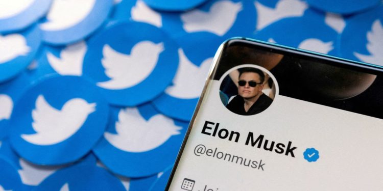 Musk to proceed with original $44-bln offer for Twitter before trial