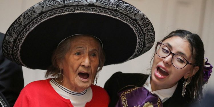 Mariachi bands fire up fading memories of Mexican Alzheimer patients