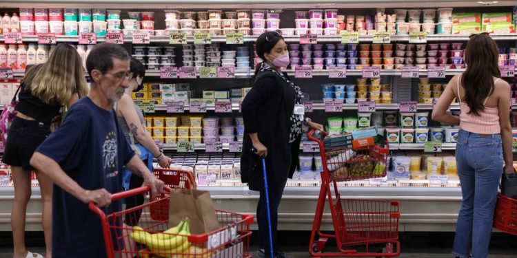 Fed policymakers, newcomers included, sing the same battle hymn