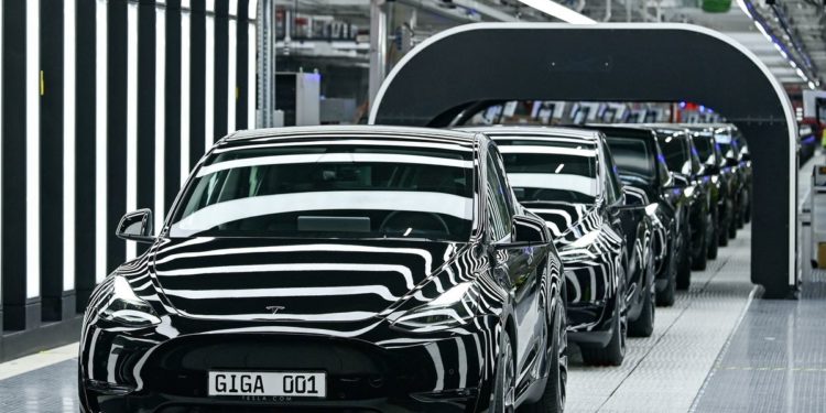 Tesla’s logistical challenges overshadow record deliveries