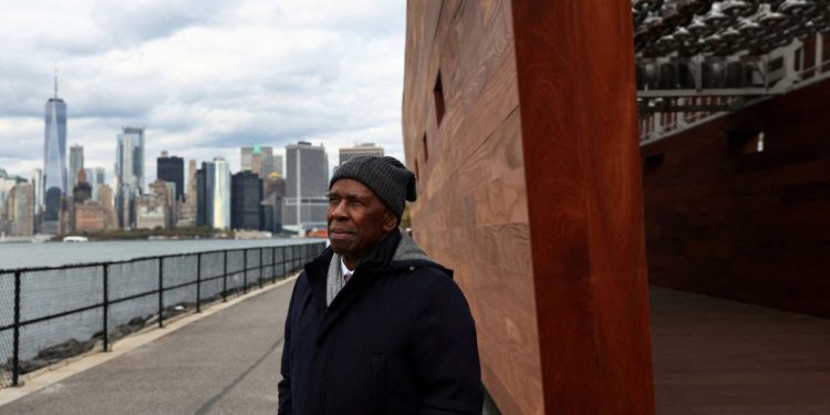 Creaking chains a reminder of slavery in New York art exhibit