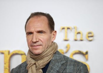 Ralph Fiennes cooks up culinary heaven and hell in ‘The Menu’