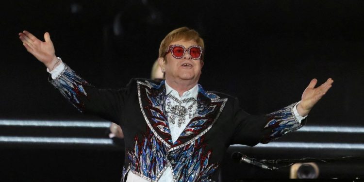 Elton John to headline Glastonbury in final UK show of farewell tour