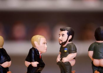 Spanish prisoners craft Christmas ‘pooper’ figures of world leaders