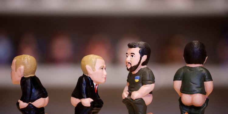 Spanish prisoners craft Christmas ‘pooper’ figures of world leaders