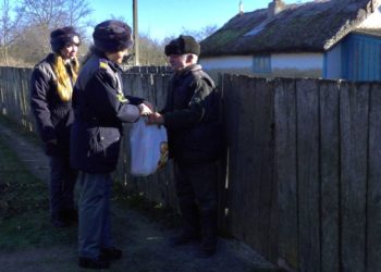 Christmas gifts come by boat to isolated Romanian Danube Delta villages