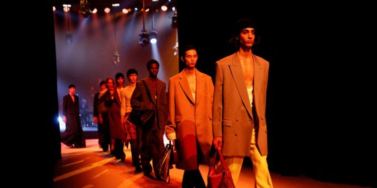 Gucci hits runway as fashion world awaits new designer