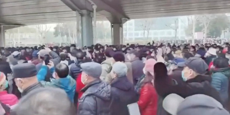 Thousands of Chinese Retirees Protest Government Cuts to Benefits