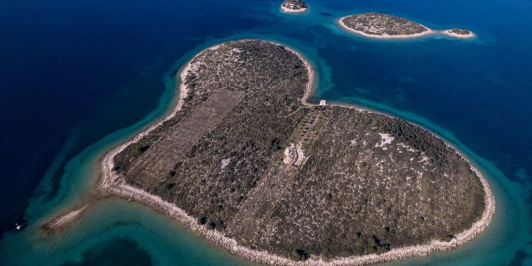 Perfect Valentine: Part of Croatia’s heart-shaped island up for sale