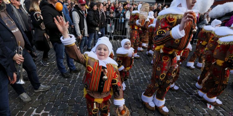 With ostrich feathers and flying oranges, Belgian carnival returns after COVID