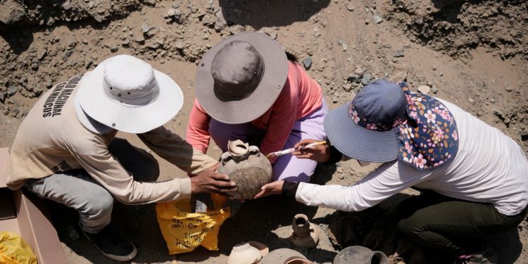 Peruvian archaeologists unearth 30 pre-Inca era graves