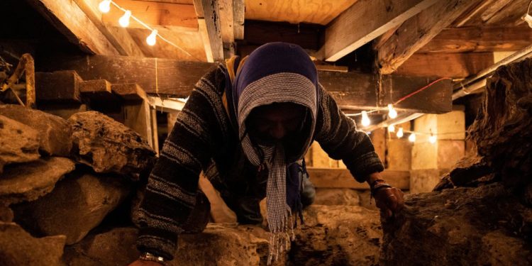 As Miami high-rises loom over financial district, local resident digs in