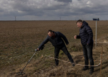 In Fields Sown With Bombs, Ukraine’s Farmers Risk Deadly Harvest