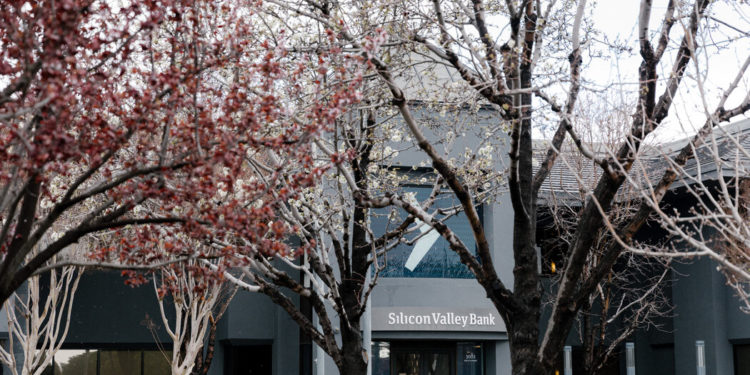 How Washington Decided to Rescue Silicon Valley Bank’s Depositors