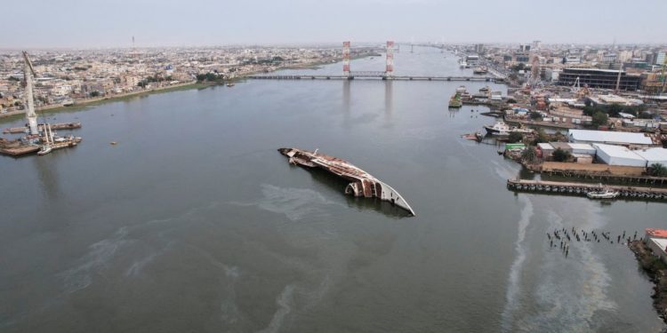 Saddam’s rusting yacht serves as picnic spot for Iraqi fishermen