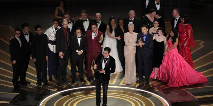 Offbeat multiverse movie ‘Everything Everywhere’ dominates the Oscars