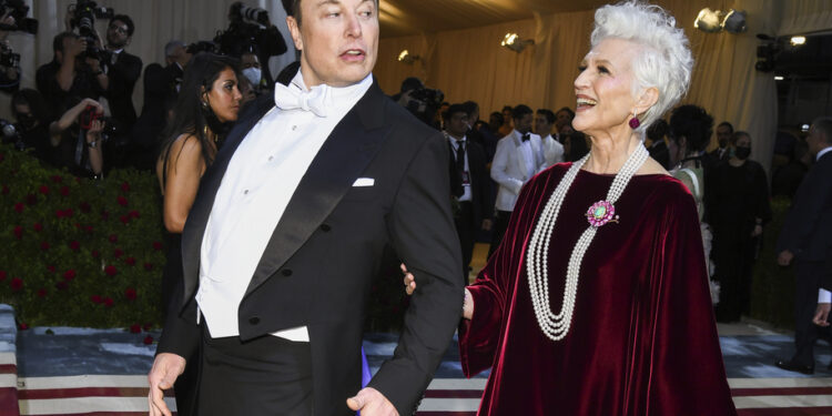 Elon Musk’s mommy hates it when people call her son a ‘billionaire’
