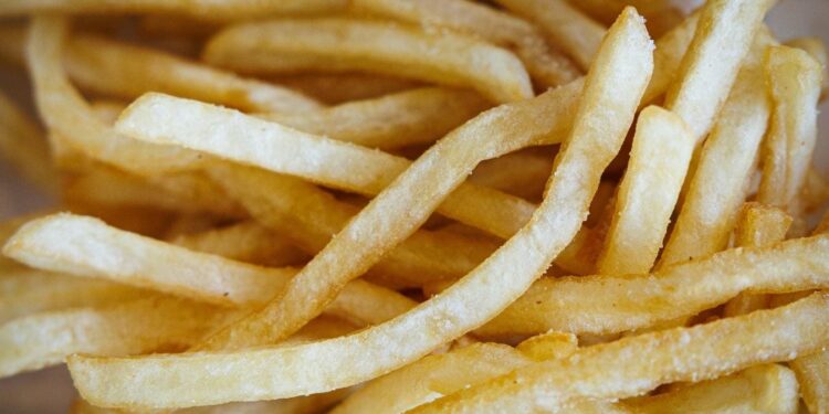Fewer Fast Food Outlets Might Help Prevent Childhood Obesity: Study