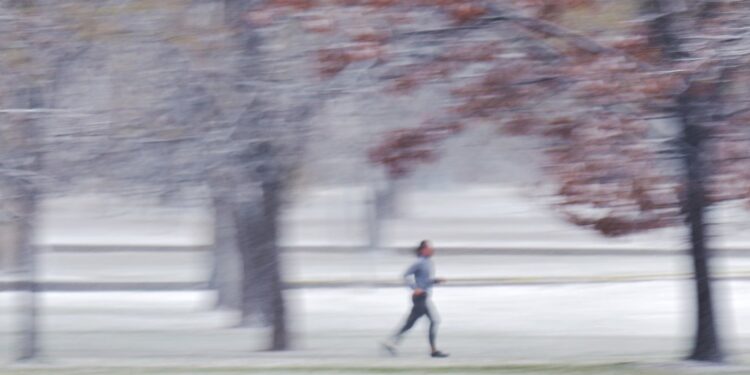 Hit-and-miss snowstorm blankets Front Range in white