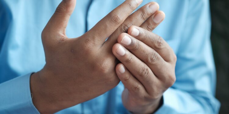 Moderate alcohol, oily fish, cereal lower arthritis risk; tea, coffee may raise it