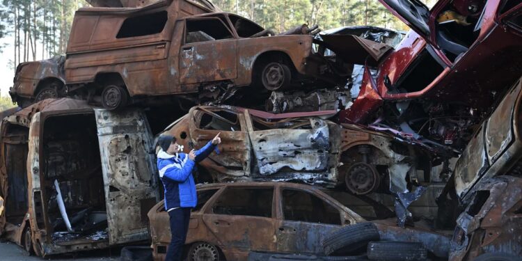 Ukraine Sees Influx of Western War Tourists