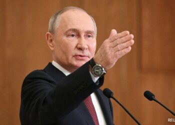 Vladimir Putin Says Donald Trump Should Be "Cautious", "He's Not Safe Now"