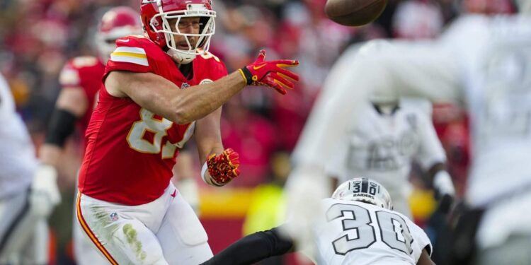 Chiefs offense benefitting from Travis Kelce’s new signature move: The lateral