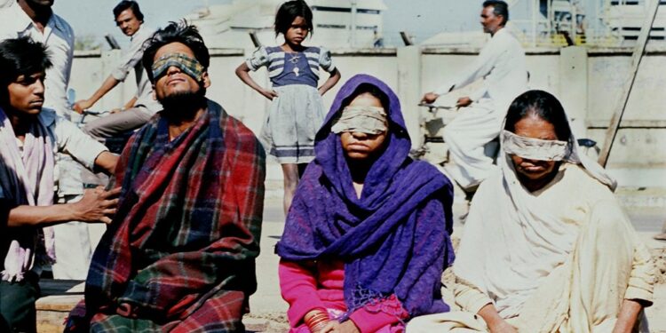 December 3, toxic gas leak kills thousands in Bhopal