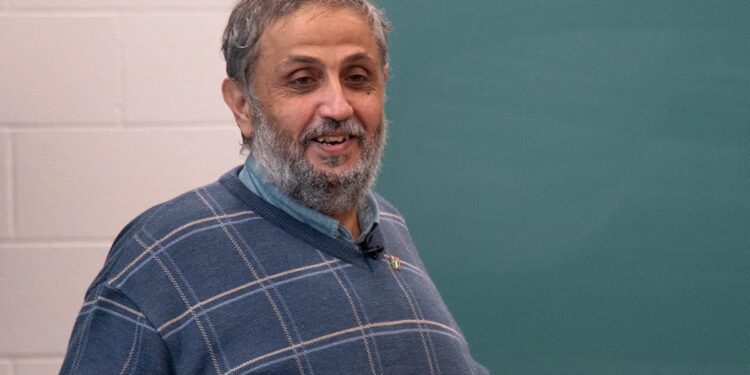 Professor Who Fled Gaza Teaches Trapped Students From Canada