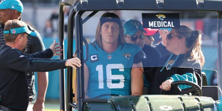 Trevor Lawrence concussed after late hit as fight ensues between Texans, Jaguars